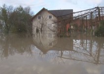 Rdeči križ in Karitas pomagata po poplavah